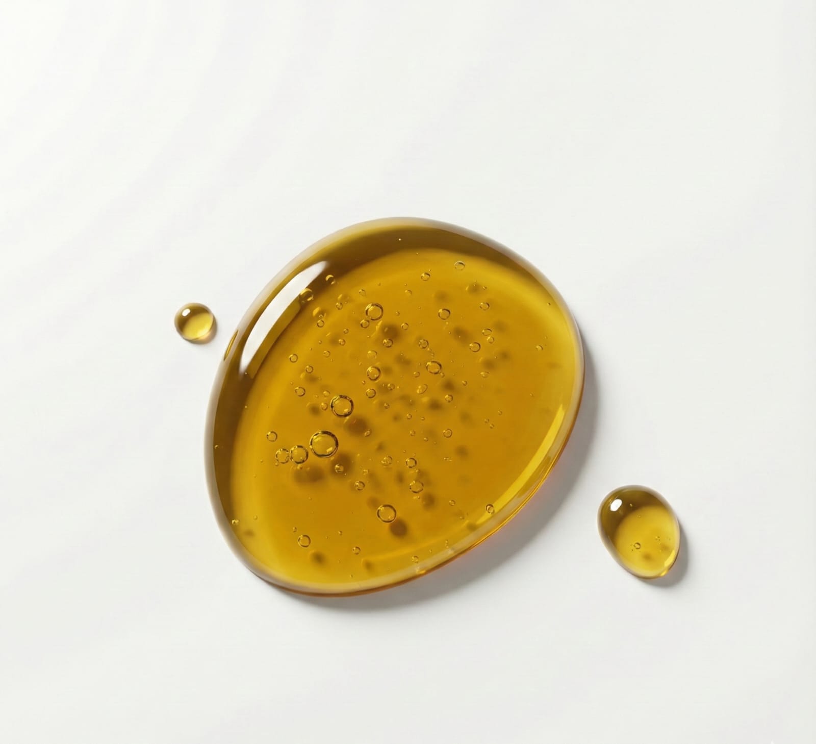 The Iconique Hair Oil Texture and Ingredients